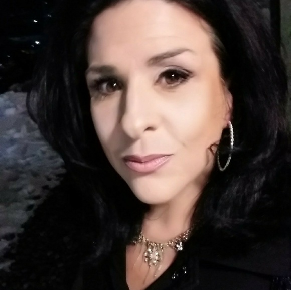 Meet your Posher, Megan - Picture 2 of 2